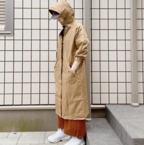ユニクロの帽子で顔が濡れるのを防ぐ